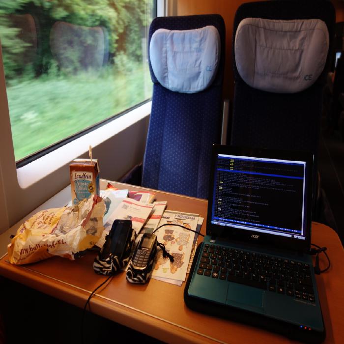 en_Faster IT works globally. A train, a plane, a desk at out customers' are all perfect offices for us..jpg